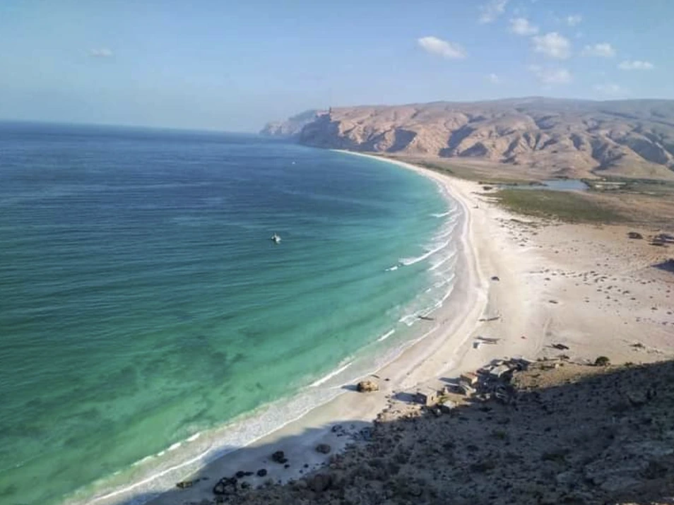 Qalansiyah beach