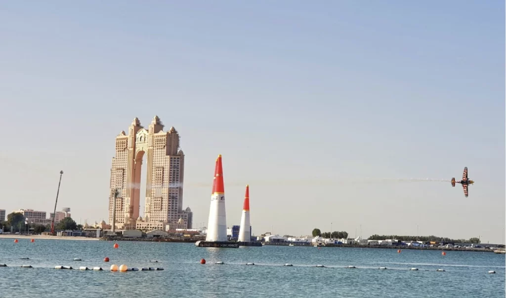 Spectacle de Redbull à Abu Dhabi, plage de Corniche