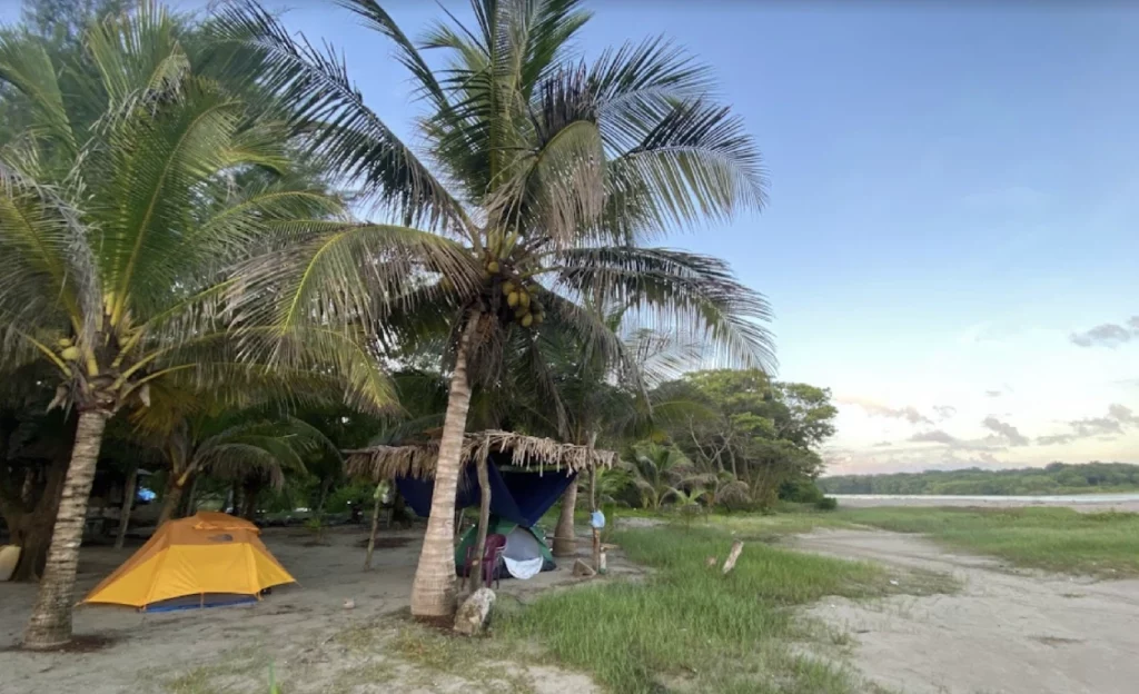 Playa Miami Tela'da kamp