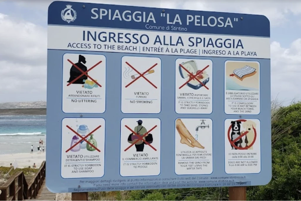 tabela de informação em Spiaggia La Pelosa
