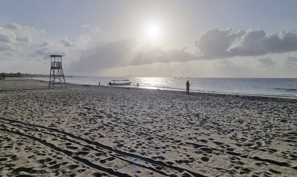 pagi hari di Playa Municipal de Tela