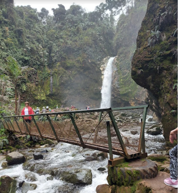 водопад в Плайя Линда
