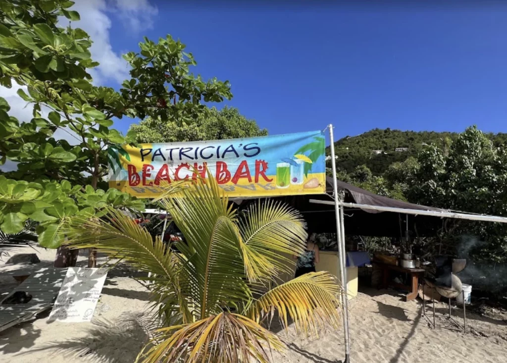 Bar de plage Patricias à Smugglers Cove