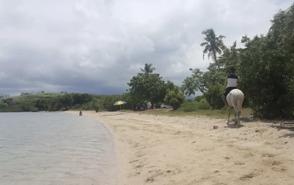 конная прогулка на пляже Савени