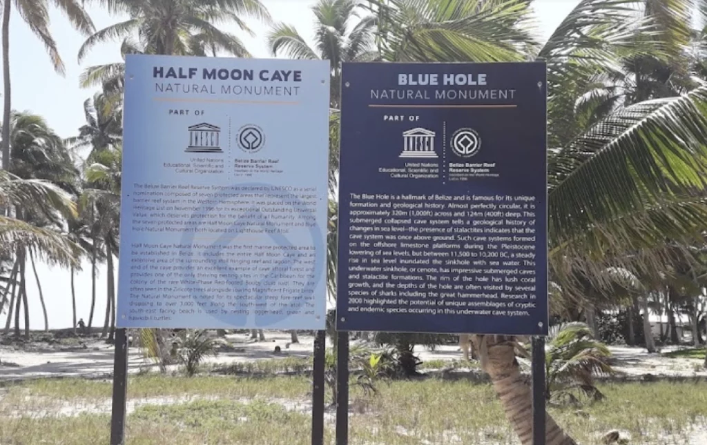 table d'information à Half Moon Caye