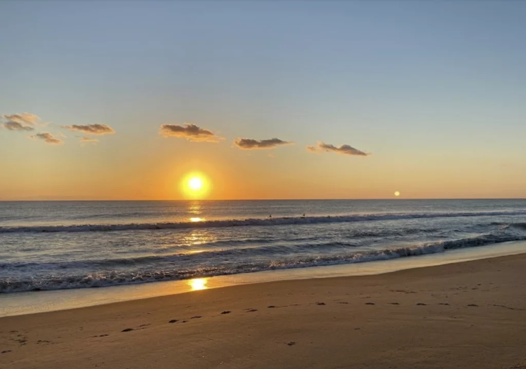 pôr-do-sol na praia de Sandbridge