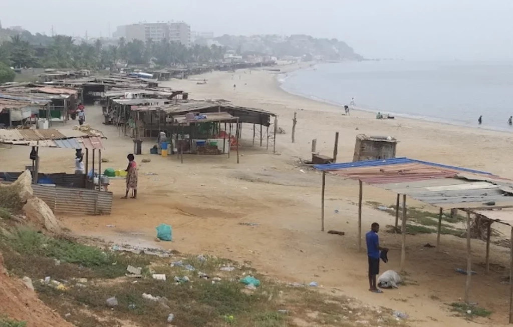 la población local en Praia Amélia