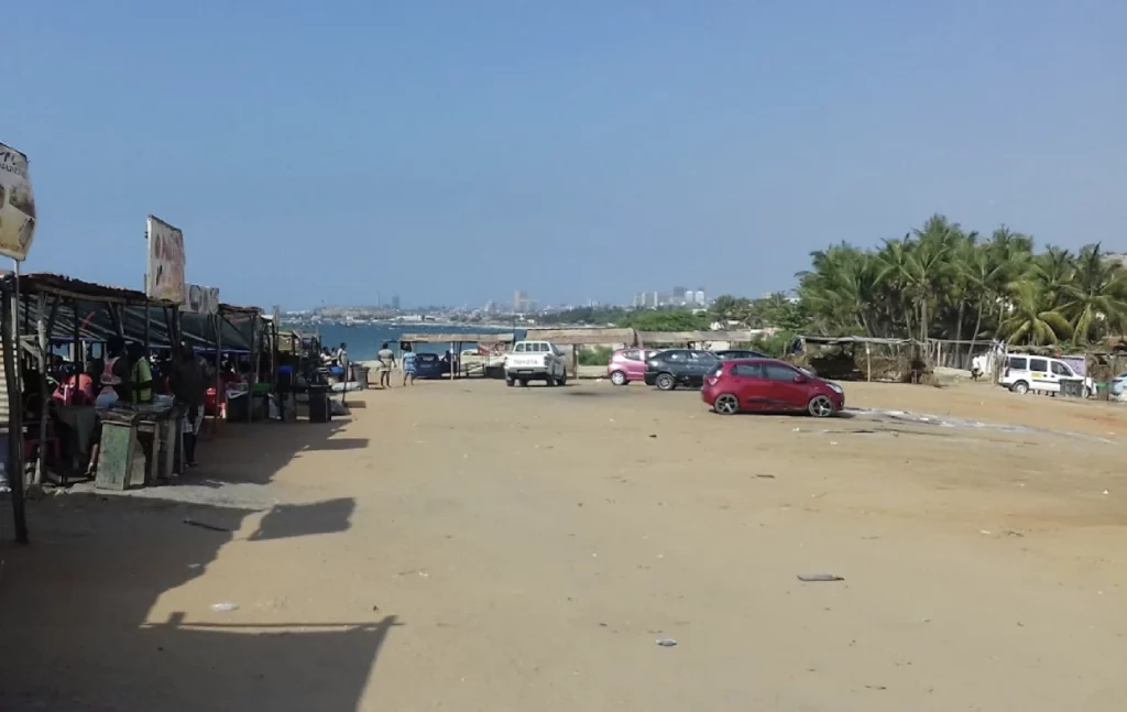 aparcamiento en Praia Amélia