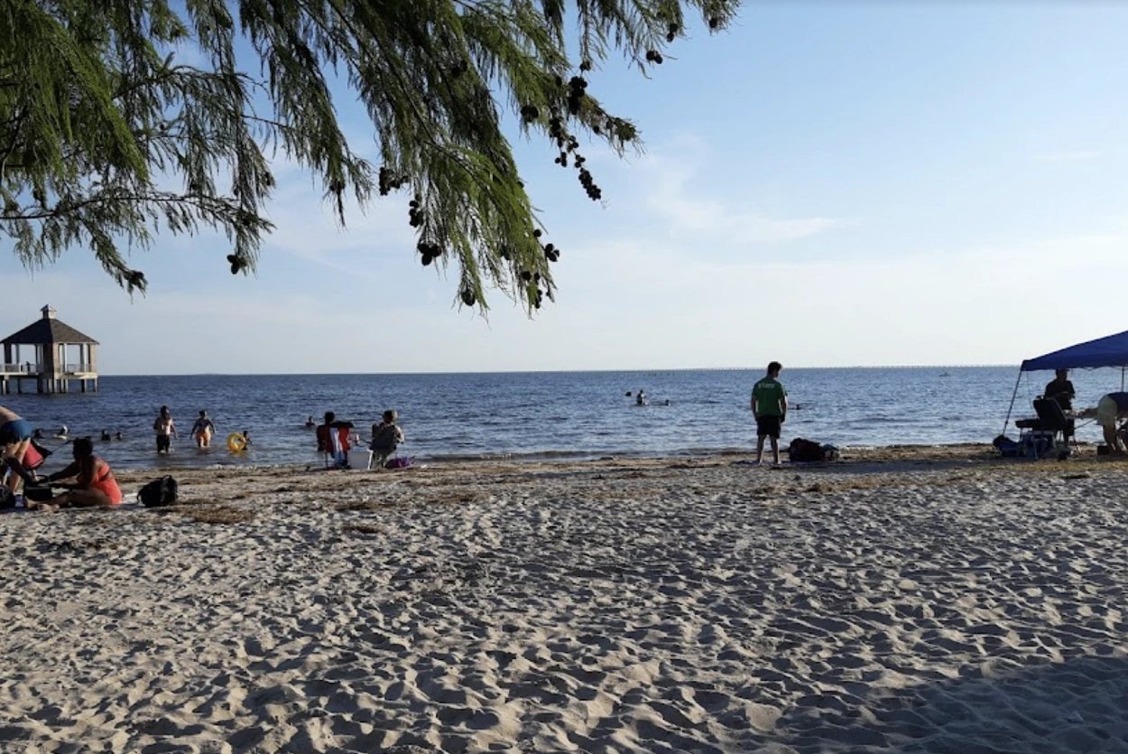 Pantai Fontainebleau