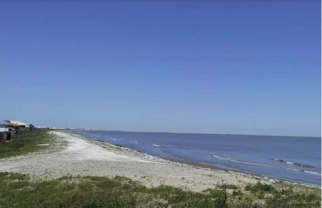 overview of Grand Isle Beach