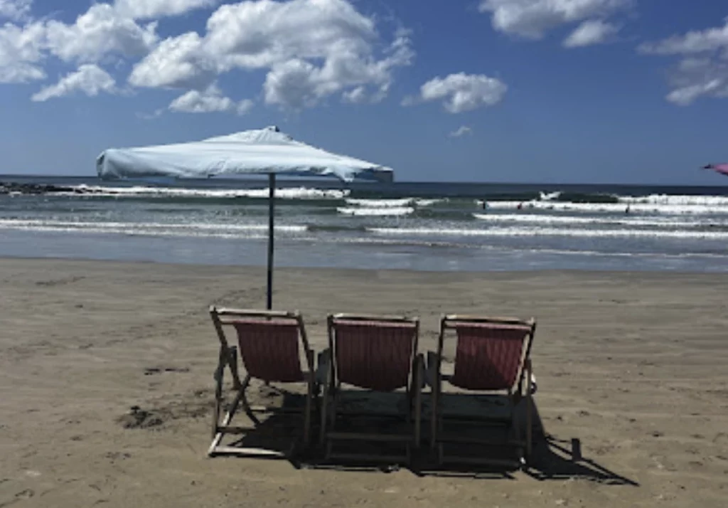 chaises longues à Playa Maderas